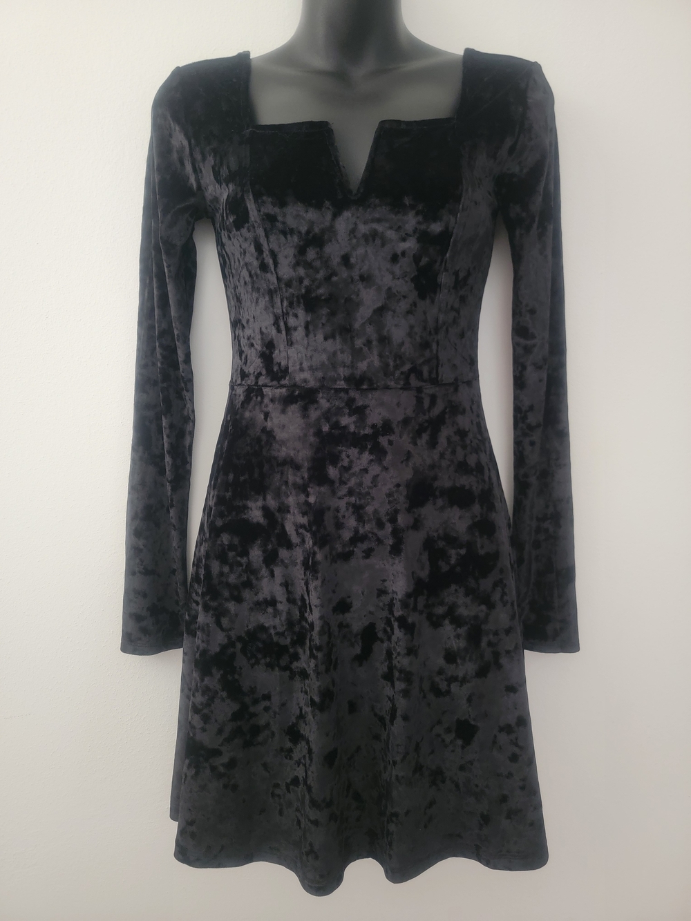 Women’s Black Velvet Long-Sleeve Fit-and-Flare Dress